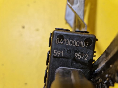 PRAVÁ PŘEDNÍ STAHOVAČKA OKNA S MOTORKEM A330013100418 - OPEL ASTRA H - 18599