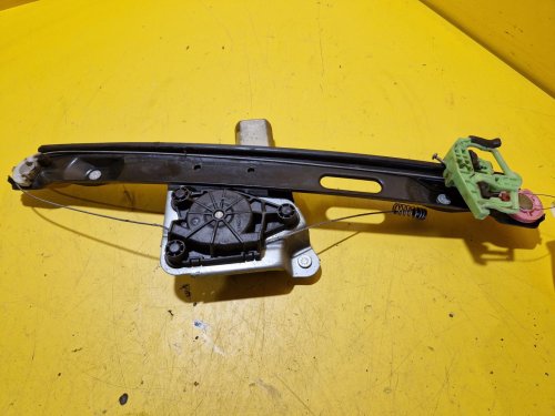 PRAVÁ ZADNÍ STAHOVAČKA OKNA S MOTORKEM 71001603 - BMW 1 E87 (2003-2011) - 18604