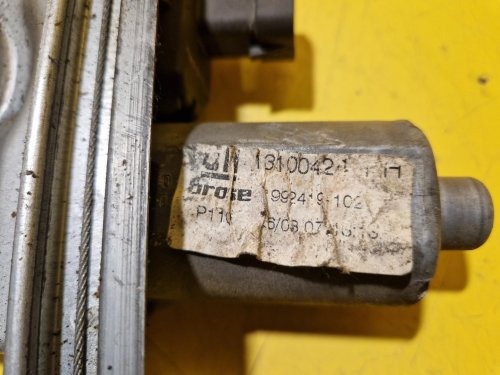 PRAVÁ ZADNÍ STAHOVAČKA OKNA S MOTORKEM 13100424 - OPEL ASTRA H - 18810