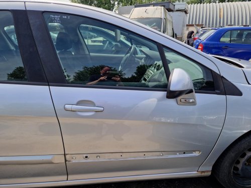 PRAVÉ PŘEDNÍ DVEŘE  PEUGEOT 308 I, STŘÍBRNÁ EZR - 19742