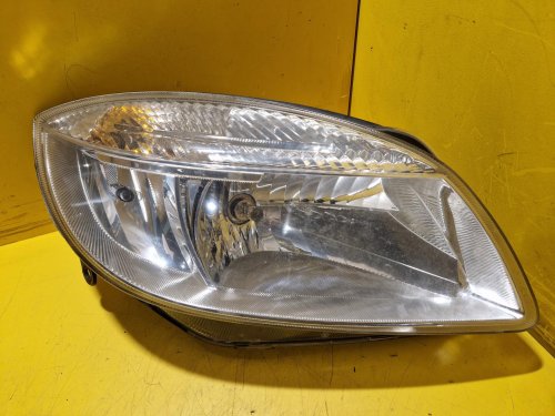 PRAVÉ PŘEDNÍ SVĚTLO - ŠKODA FABIA II , ROOMSTER - 19898