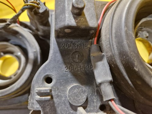 PRAVÉ PŘEDNÍ SVĚTLO BMW 3, E46 - 20036