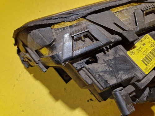 PRAVÉ PŘEDNÍ SVĚTLO BMW 3, E46 - 20965