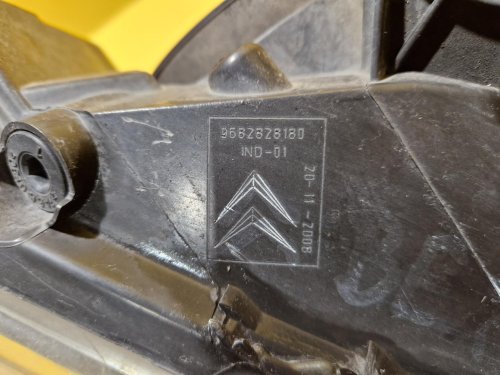 PRAVÉ PŘEDNÍ SVĚTLO CITROEN BERLINGO II / PEUGEOT PARTNER II - 20672