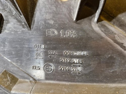 PRAVÉ PŘEDNÍ SVĚTLO CITROEN BERLINGO II / PEUGEOT PARTNER II - 20672