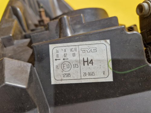 PRAVÉ PŘEDNÍ SVĚTLO CITROEN C1 I - 20949