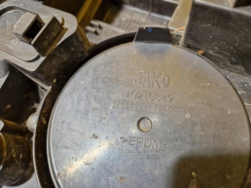 PRAVÉ PŘEDNÍ SVĚTLO FIAT DOBLO II (263) / OPEL COMBO D - 18967