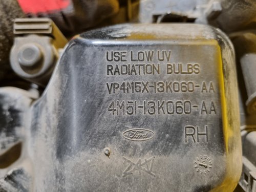 PRAVÉ PŘEDNÍ SVĚTLO FORD FOCUS II CHROM - 17813
