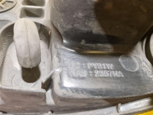 PRAVÉ PŘEDNÍ SVĚTLO KIA SORENTO I (JC) - 18135