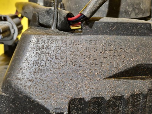 PRAVÉ PŘEDNÍ SVĚTLO MAZDA 2 II (DE, DH) - 19078