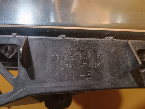 PRAVÉ PŘEDNÍ SVĚTLO MAZDA 3 (BK) - 18689