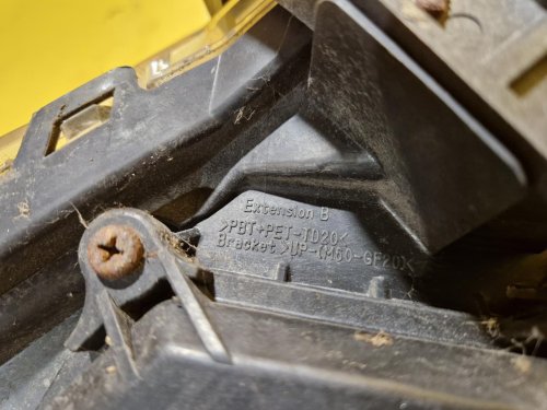 PRAVÉ PŘEDNÍ XENON SVĚTLO MAZDA 6 II (GH)  - 20555