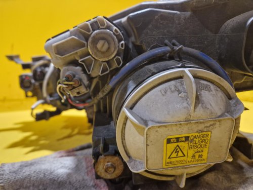 PRAVÉ PŘEDNÍ XENON SVĚTLO MAZDA 6 II (GH)  - 20555