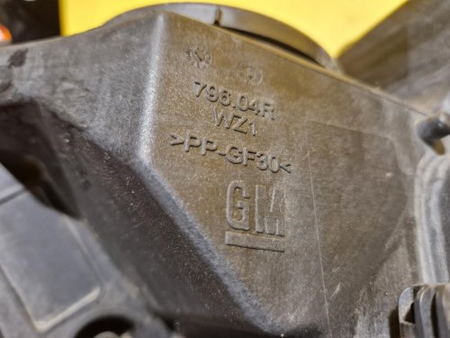 PRAVÉ PŘEDNÍ SVĚTLO OPEL ASTRA K - 20012