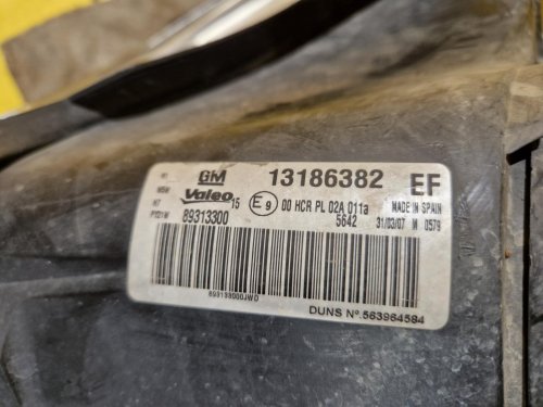 PRAVÉ PŘEDNÍ SVĚTLO OPEL CORSA D - 20074