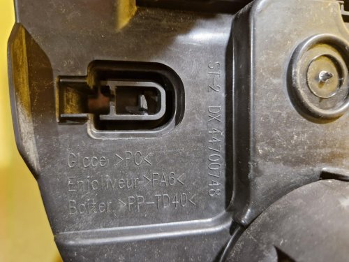 PRAVÉ PŘEDNÍ SVĚTLO PEUGEOT 308 I - 19811