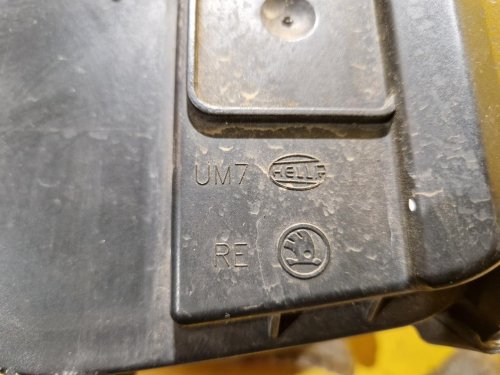 PRAVÉ PŘEDNÍ SVĚTLO ŠKODA FABIA I - 20038