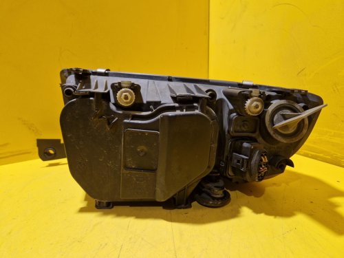 PRAVÉ PŘEDNÍ SVĚTLO ŠKODA FABIA I - 20038