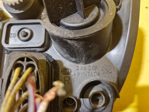 PRAVÉ PŘEDNÍ SVĚTLO ŠKODA FABIA I, FACELIFT- 19915