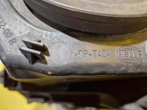 PRAVÉ PŘEDNÍ SVĚTLO ŠKODA FABIA II S ČOČKOU / ROOMSTER - 20848