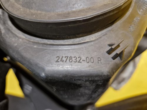 PRAVÉ PŘEDNÍ SVĚTLO ŠKODA FABIA II S ČOČKOU / ROOMSTER - 20848