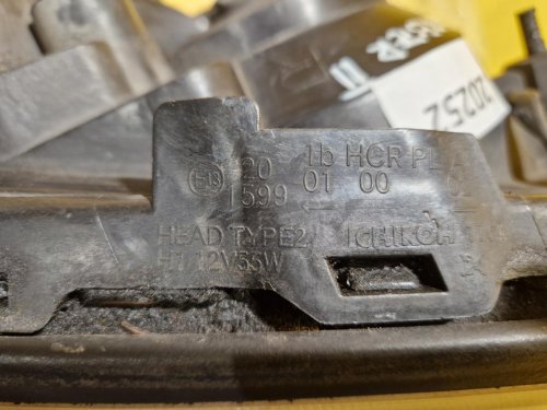 PRAVÉ PŘEDNÍ SVĚTLO SUBARU FORESTER II (SG) - 20252