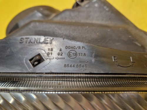 PRAVÉ PŘEDNÍ SVĚTLO SUZUKI IGNIS II - 19990