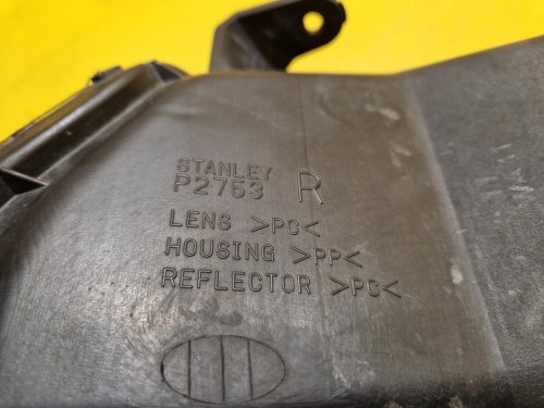 PRAVÉ PŘEDNÍ SVĚTLO SUZUKI IGNIS II - 19990