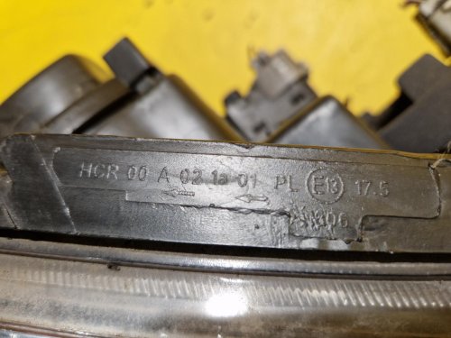 PRAVÉ PŘEDNÍ SVĚTLO TOYOTA AVENSIS II ( T25 ) - 12950