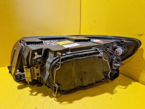 PRAVÉ PŘEDNÍ SVĚTLO XENON VOLVO V50, S40 II - 19084