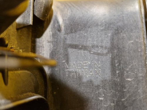 PRAVÉ PŘEDNÍ SVĚTLO VW GOLF IV , BEZ MLHOVKY - 18022