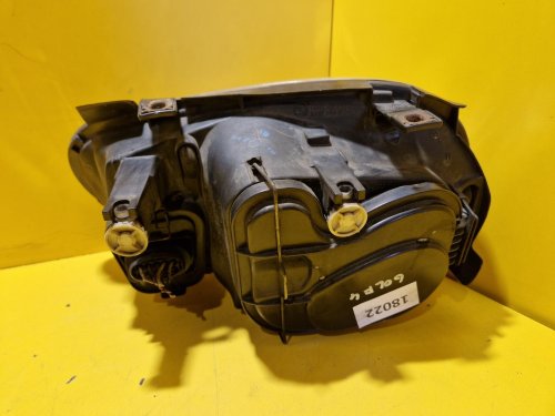PRAVÉ PŘEDNÍ SVĚTLO VW GOLF IV , BEZ MLHOVKY - 18022