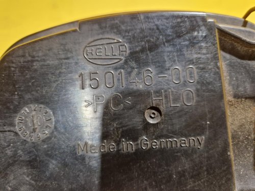 PRAVÉ PŘEDNÍ SVĚTLO VW GOLF IV , BEZ MLHOVKY - 20549