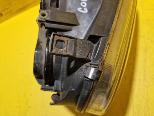 PRAVÉ PŘEDNÍ SVĚTLO VW GOLF IV , BEZ MLHOVKY - 20549