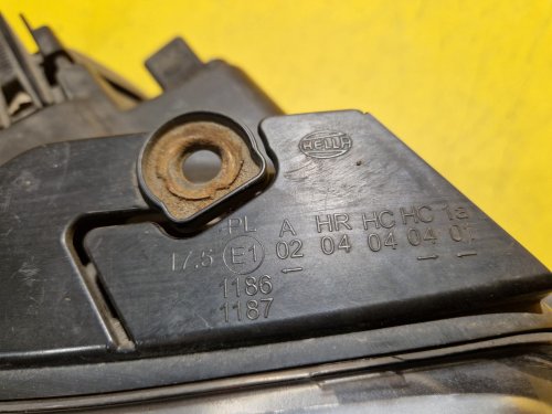 PRAVÉ PŘEDNÍ SVĚTLO VW PASSAT B5.5 - 20550