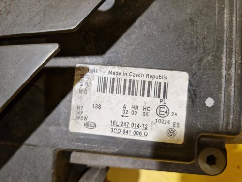 PRAVÉ PŘEDNÍ SVĚTLO VW PASSAT B6 S ČOČKOU - 20075