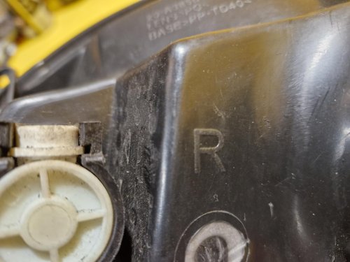 PRAVÉ PŘEDNÍ SVĚTLO VW POLO IV (9N_, 9A_) - 19942