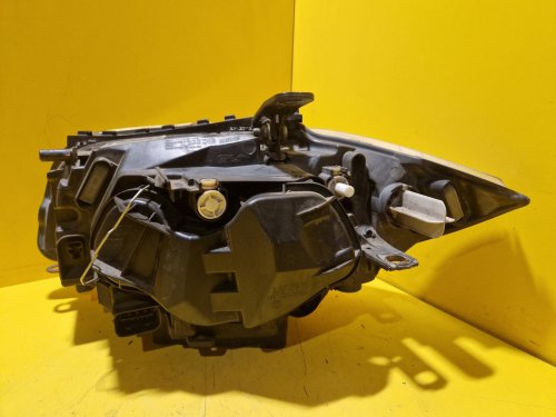 PRAVÉ PŘEDNÍ XENON SVĚTLO BMW 1 , E87, E81 - 18950