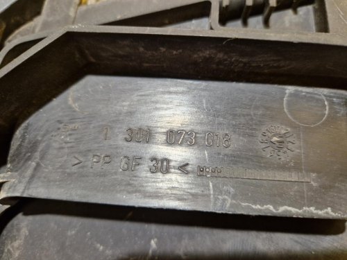 PRAVÉ PŘEDNÍ XENON SVĚTLO BMW 3, E46 - 18723