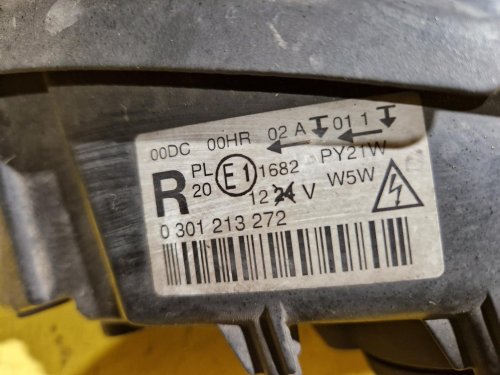 PRAVÉ PŘEDNÍ XENON SVĚTLO PEUGEOT 407 - 20377