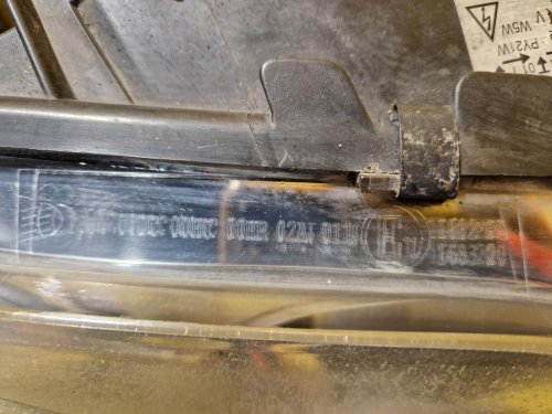 PRAVÉ PŘEDNÍ XENON SVĚTLO PEUGEOT 407 - 20377