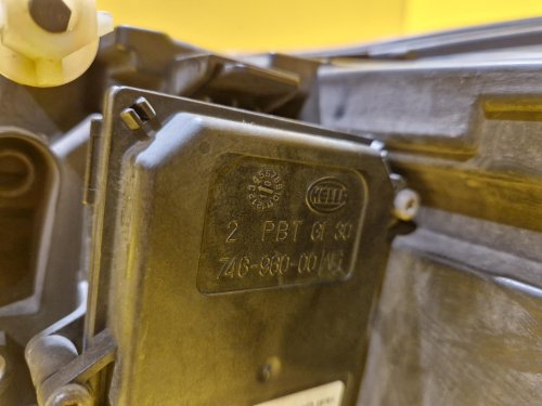 PRAVÉ PŘEDNÍ XENON SVĚTLO ŠKODA OCTAVIA II, FACELIFT - 19375