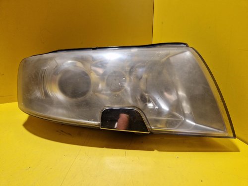 PRAVÉ PŘEDNÍ XENON SVĚTLO ŠKODA SUPERB I  - 18724