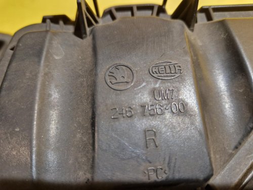 PRAVÉ PŘEDNÍ XENON SVĚTLO ŠKODA SUPERB I  - 18724