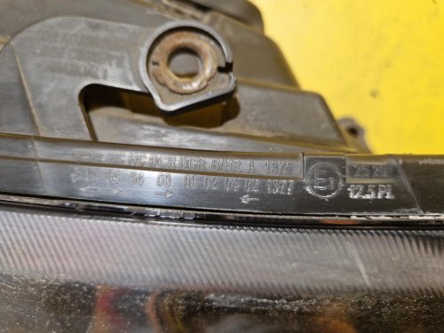 PRAVÉ PŘEDNÍ SVĚTLO ŠKODA SUPERB I  - 18949