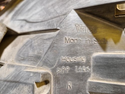 PRAVÉ PŘEDNÍ XENONOVÉ SVĚTLO VW PASSAT B6 (3C2)  - 18961