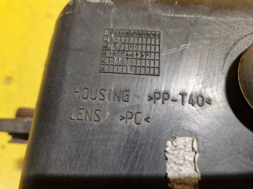 PRAVÉ PŘEDNÍ XENONOVÉ SVĚTLO VW PASSAT B6 (3C2)  - 20568