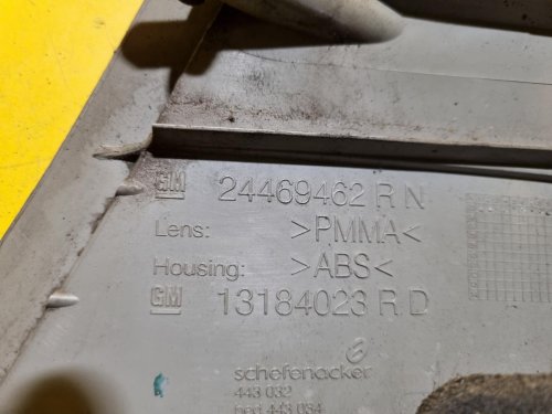 PRAVÉ ZADNÍ SVĚTLO OPEL VECTRA C, KOMBI, VNĚJŠÍ, ČIRÉ - 17159