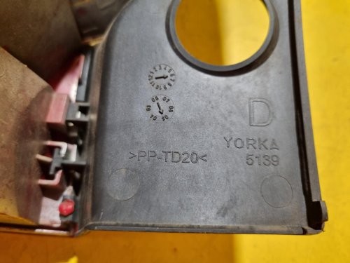PRAVÉ ZADNÍ SVĚTLO RENAULT MODUS  - 17058
