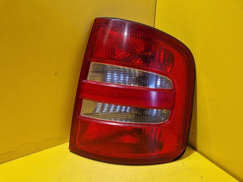 PRAVÉ ZADNÍ SVĚTLO ŠKODA FABIA I KOMBI / SEDAN - 18027